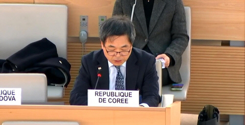 유엔의 중국 '보편적 인권 정례검토'에서 발언하는 윤성덕 주제네바 한국대표부 대사. 유엔TV 제공 연합뉴스